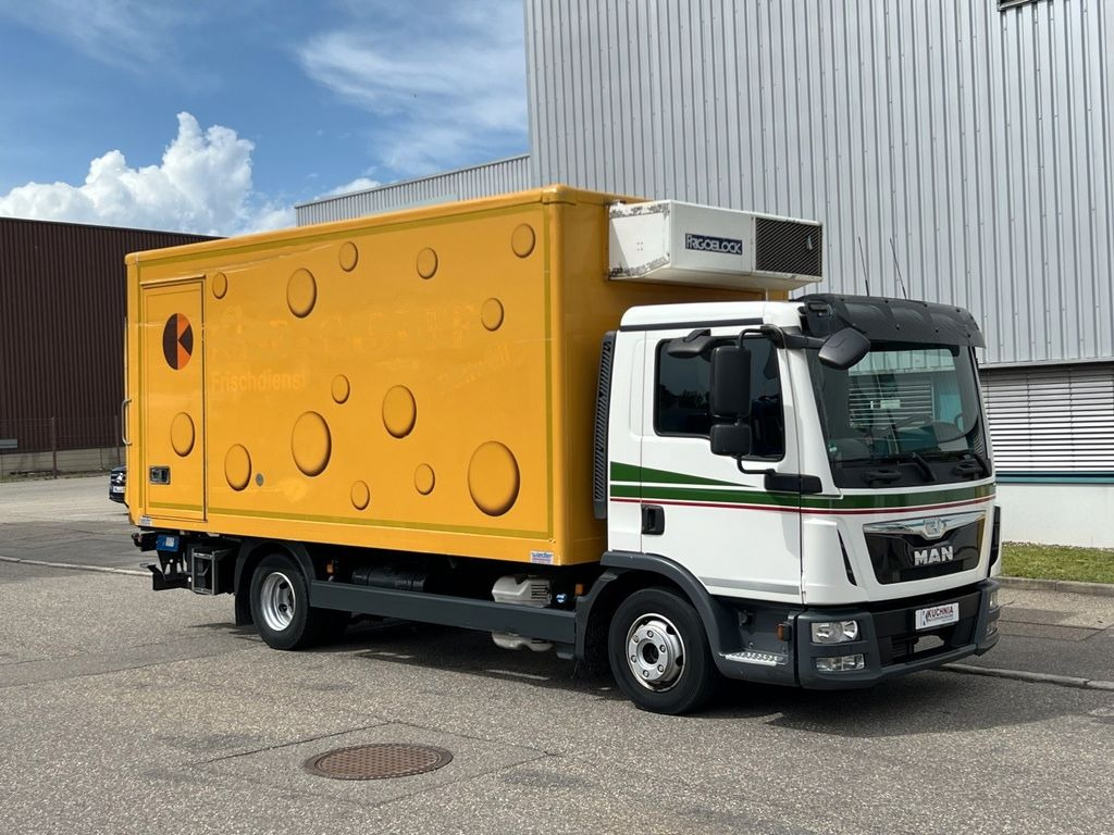 MAN TGL 8.220 Kühlkoffer 5,26m LBW Klima Luftgef. MAN TGL 8.220 Kühlkoffer 5,26m LBW Klima Luftgef. - Koelwagen: afbeelding 1 MAN TGL 8.220 Kühlkoffer 5,26m LBW Klima Luftgef. MAN TGL 8.220 Kühlkoffer 5,26m LBW Klima Luftgef. - Koelwagen: afbeelding 1
