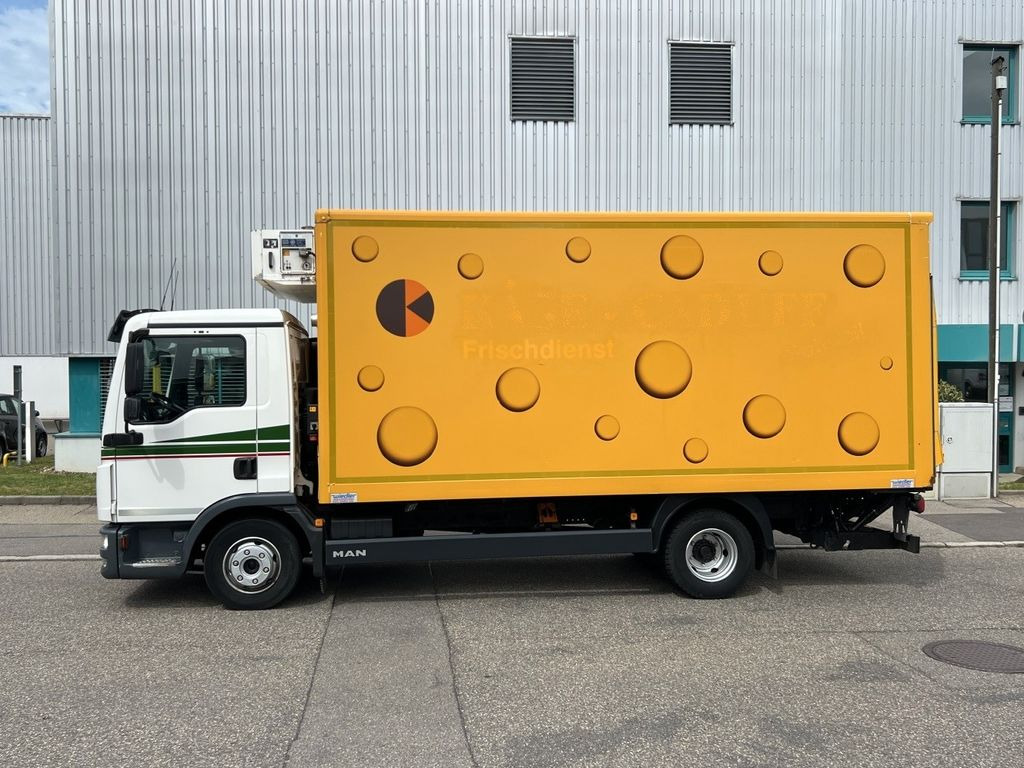 MAN TGL 8.220 Kühlkoffer 5,26m LBW Klima Luftgef. MAN TGL 8.220 Kühlkoffer 5,26m LBW Klima Luftgef. - Koelwagen: afbeelding 4 MAN TGL 8.220 Kühlkoffer 5,26m LBW Klima Luftgef. MAN TGL 8.220 Kühlkoffer 5,26m LBW Klima Luftgef. - Koelwagen: afbeelding 4