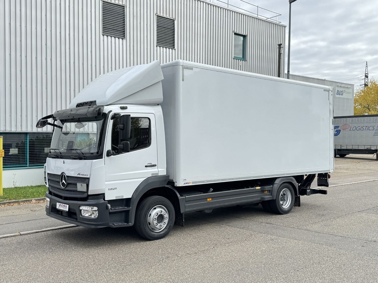 Mercedes-Benz Atego 1221 L Koffer 6,1m LBW AHK Klima TOP - Bakwagen: afbeelding 3 Mercedes-Benz Atego 1221 L Koffer 6,1m LBW AHK Klima TOP - Bakwagen: afbeelding 3