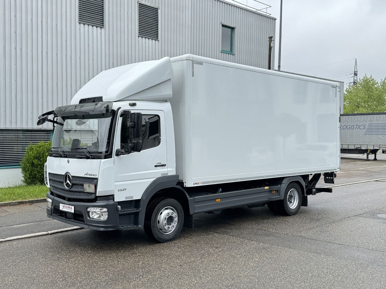 Mercedes-Benz Atego 1221 L Koffer 6,1m LBW AHK Klima TOP - Bakwagen: afbeelding 3 Mercedes-Benz Atego 1221 L Koffer 6,1m LBW AHK Klima TOP - Bakwagen: afbeelding 3