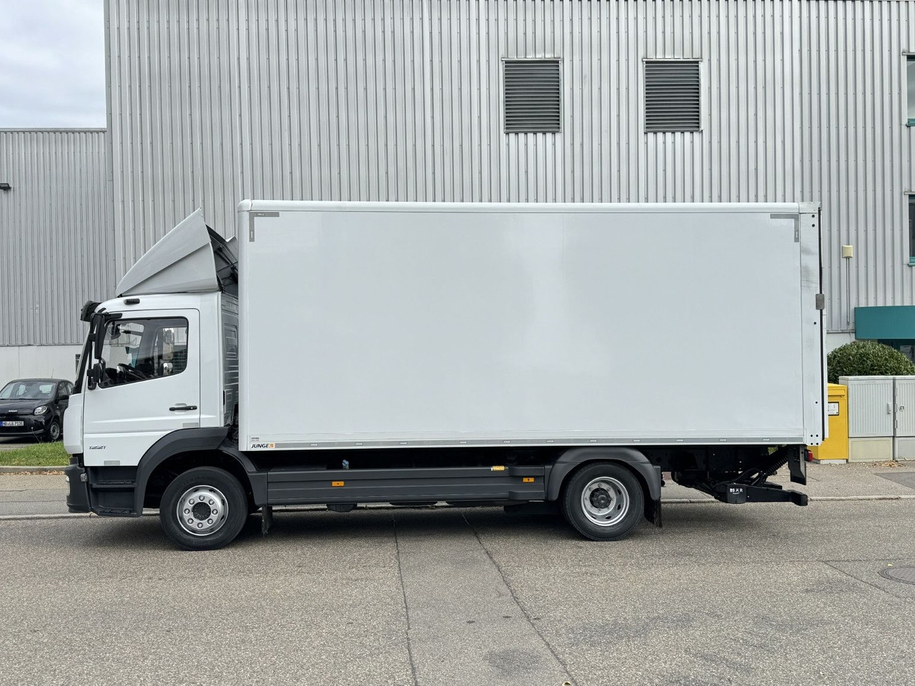 Mercedes-Benz Atego 1221 L Koffer 6,1m LBW AHK Klima TOP - Bakwagen: afbeelding 4 Mercedes-Benz Atego 1221 L Koffer 6,1m LBW AHK Klima TOP - Bakwagen: afbeelding 4