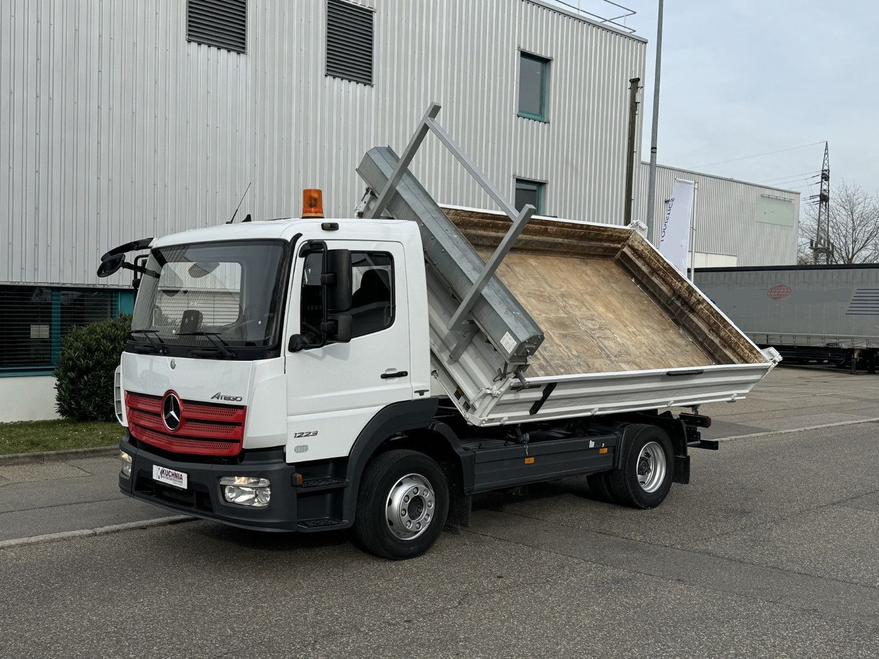 Mercedes-Benz Atego 1223 K Dreiseitenkipper 2xAHK 3-Sitze E6 - Kipper vrachtwagen: afbeelding 2 Mercedes-Benz Atego 1223 K Dreiseitenkipper 2xAHK 3-Sitze E6 - Kipper vrachtwagen: afbeelding 2
