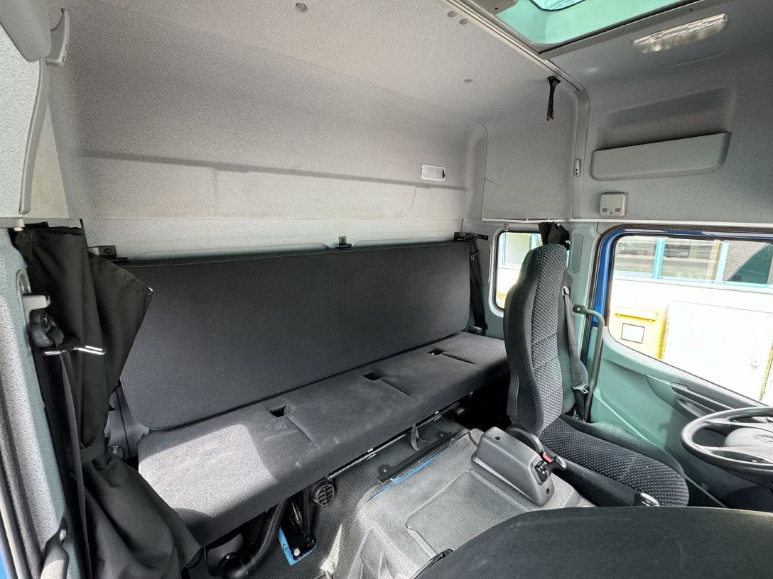 Mercedes-Benz Atego 1224 L Möbelkoffer GH 6-Sitze u-LBW Umzug - Bakwagen: afbeelding 2 Mercedes-Benz Atego 1224 L Möbelkoffer GH 6-Sitze u-LBW Umzug - Bakwagen: afbeelding 2
