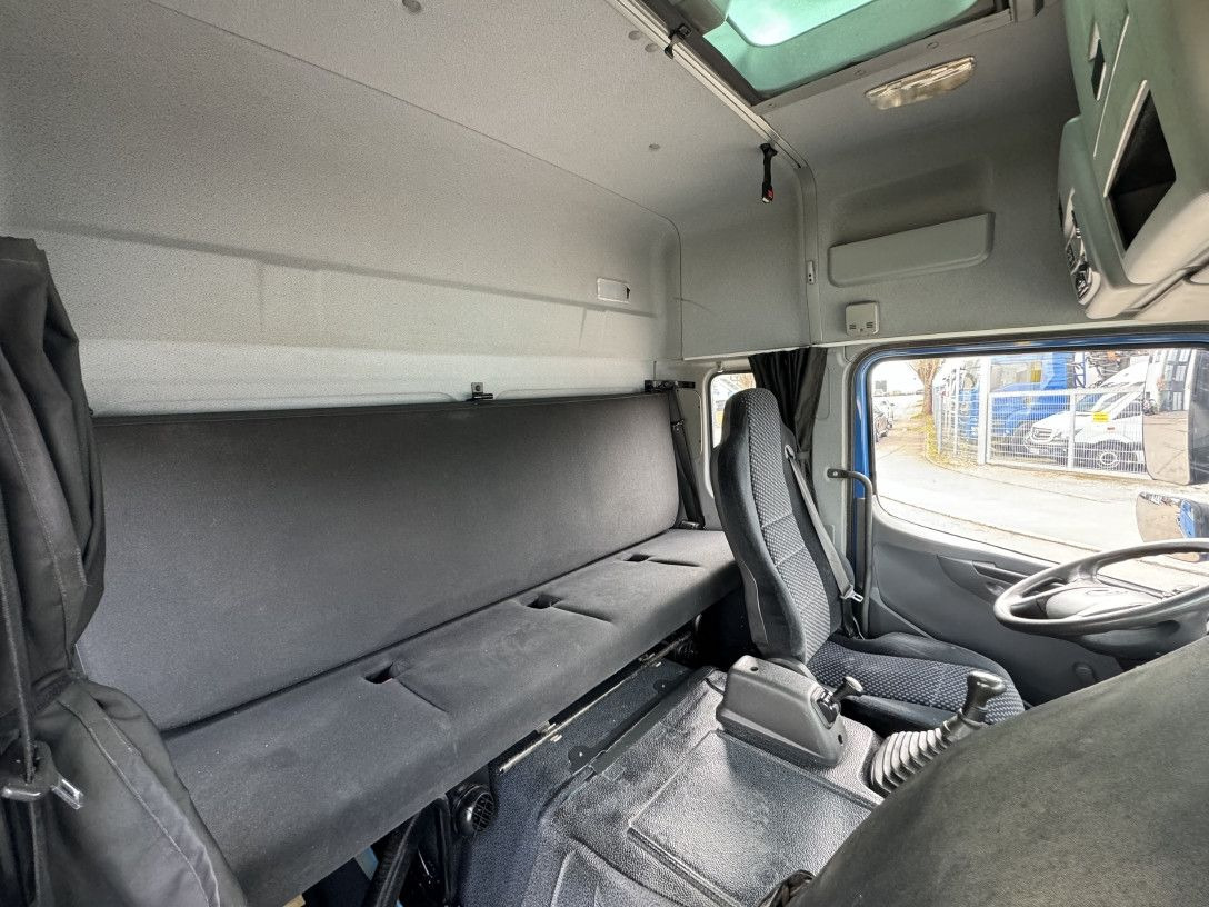 Mercedes-Benz Atego 1529 LL BDF 6-Sitze Umzug u-LBW Gr-Haus - Containertransporter/ Wissellaadbak vrachtwagen: afbeelding 2 Mercedes-Benz Atego 1529 LL BDF 6-Sitze Umzug u-LBW Gr-Haus - Containertransporter/ Wissellaadbak vrachtwagen: afbeelding 2