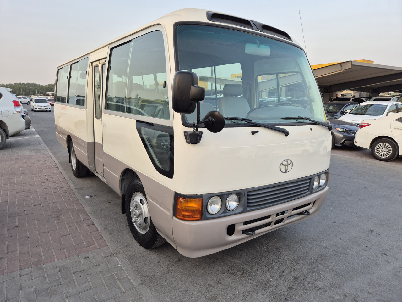 TOYOTA Coaster ... 25 places ...climatisé - Minibus, Personenvervoer: afbeelding 1 TOYOTA Coaster ... 25 places ...climatisé - Minibus, Personenvervoer: afbeelding 1