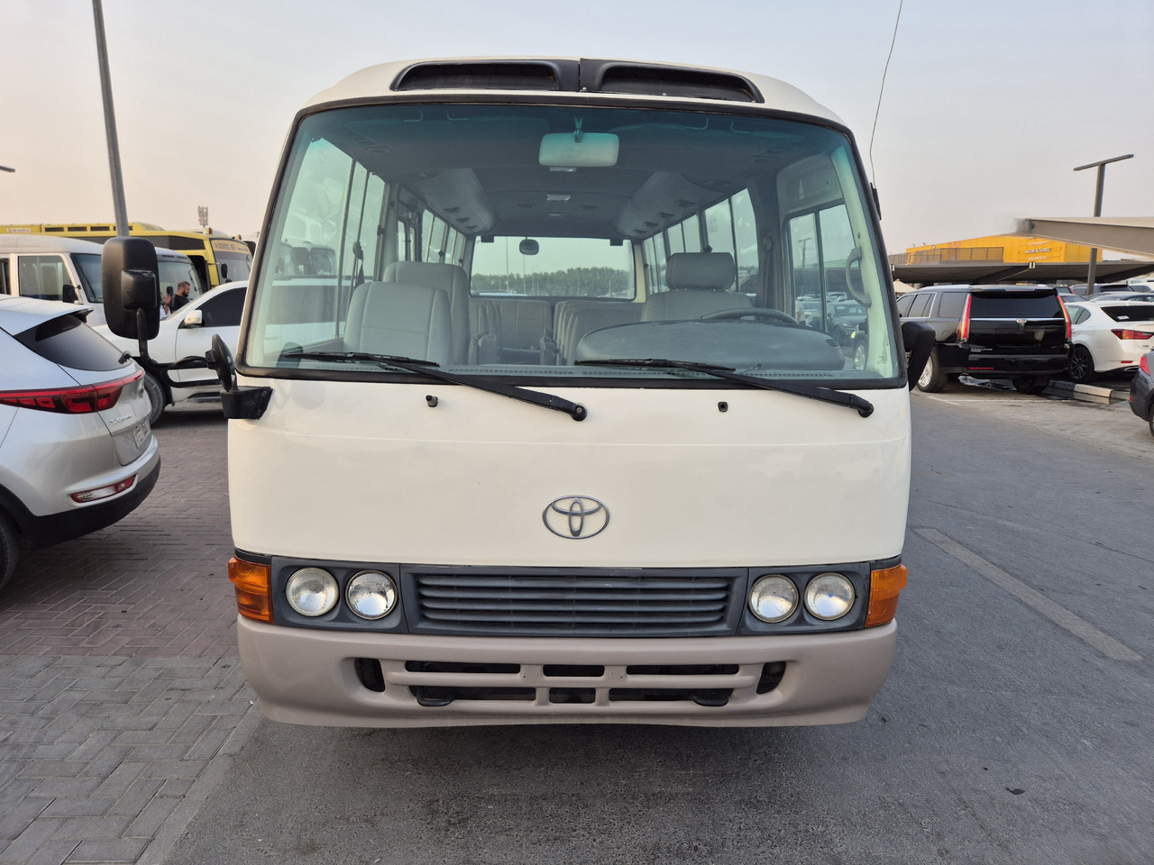 TOYOTA Coaster ... 25 places ...climatisé - Minibus, Personenvervoer: afbeelding 4 TOYOTA Coaster ... 25 places ...climatisé - Minibus, Personenvervoer: afbeelding 4