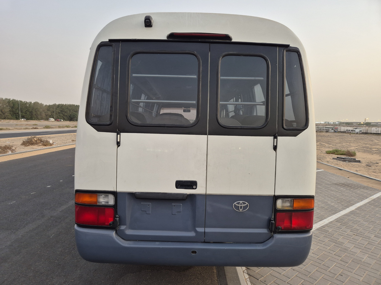 Toyota Coaster ... 30 places - climatisé - Minibus, Personenvervoer: afbeelding 4 Toyota Coaster ... 30 places - climatisé - Minibus, Personenvervoer: afbeelding 4