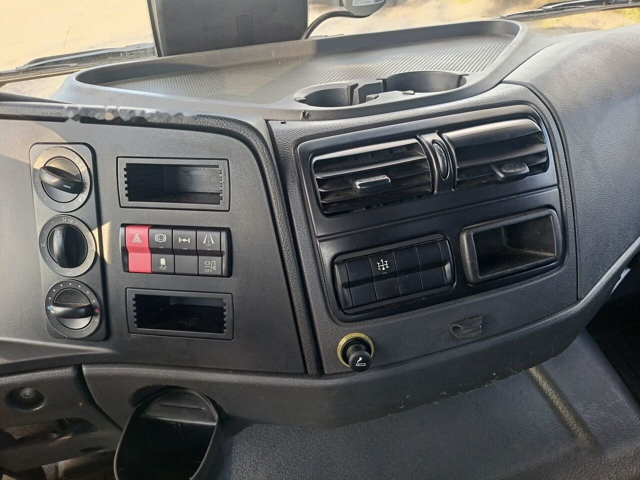 Kipper vrachtwagen Mercedes-Benz Atego1530: afbeelding 13