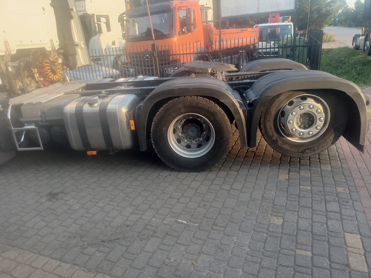 Mercedes-Benz Actros 2551 - Trekker: afbeelding 2 Mercedes-Benz Actros 2551 - Trekker: afbeelding 2
