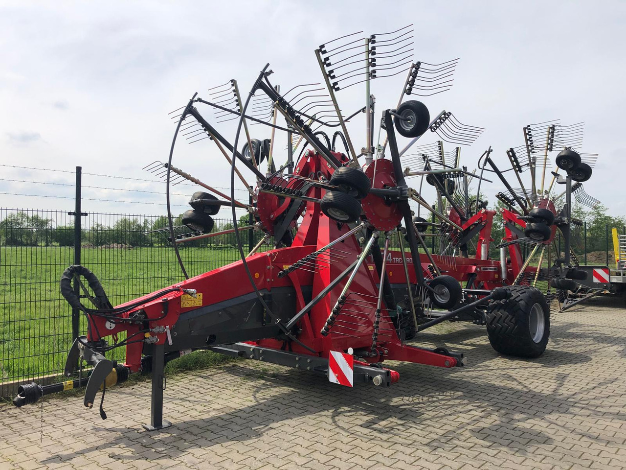 Massey Ferguson RK 1404 TRC-PRO - Hooischudder: afbeelding 1 Massey Ferguson RK 1404 TRC-PRO - Hooischudder: afbeelding 1