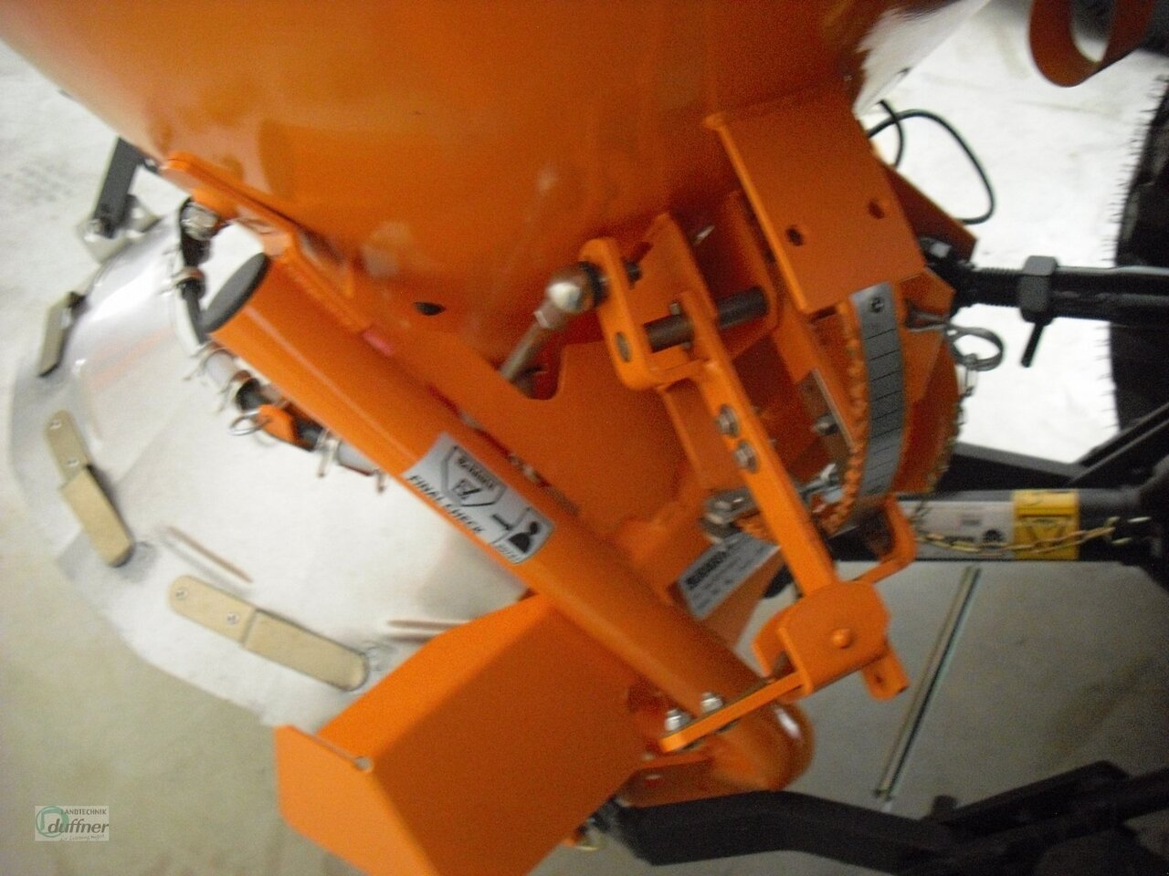 Rauch SA 121 - Zout/ Zandstrooier voor Tractor: afbeelding 3 Rauch SA 121 - Zout/ Zandstrooier voor Tractor: afbeelding 3