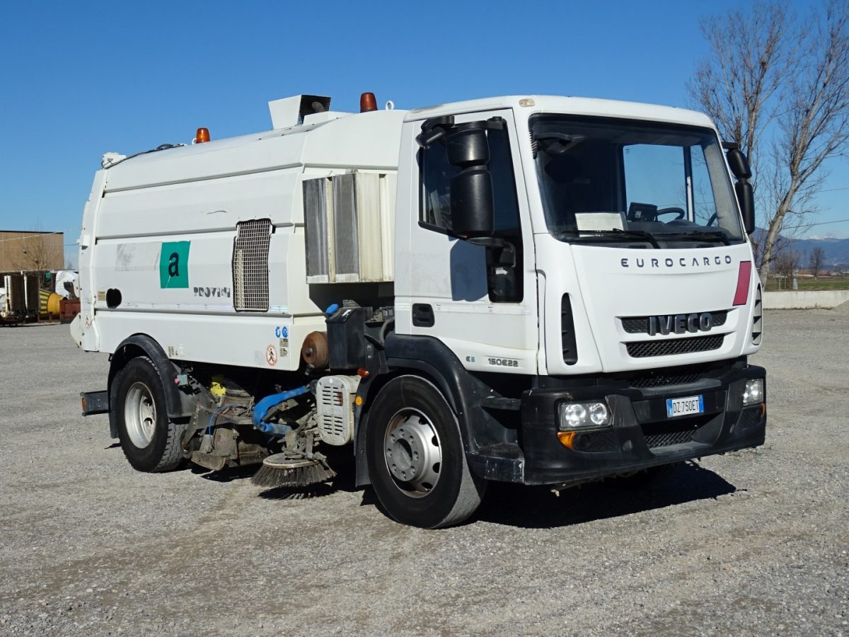 IVECO EUROCARGO 150E22 - Veegwagen: afbeelding 1 IVECO EUROCARGO 150E22 - Veegwagen: afbeelding 1