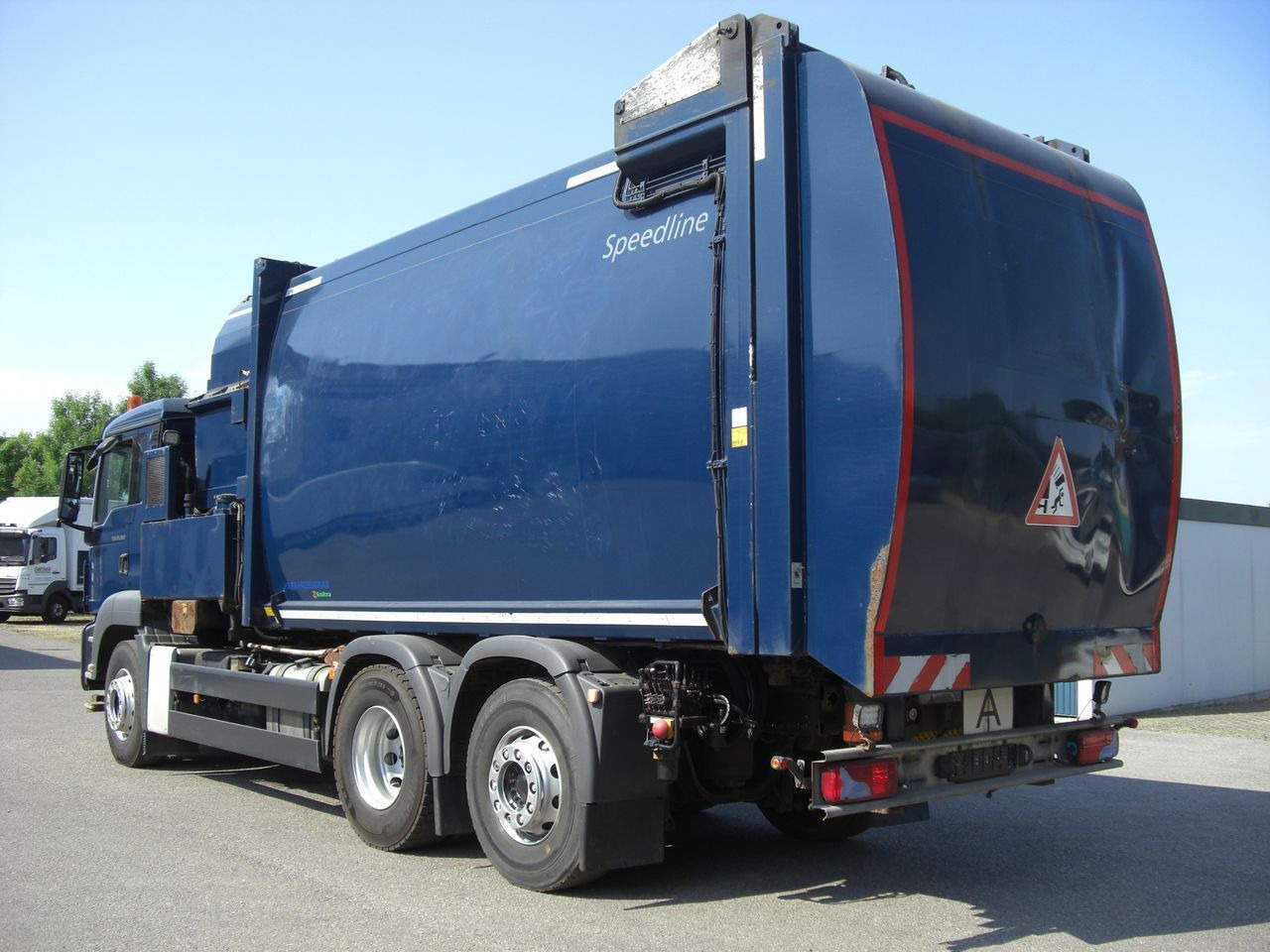 MAN 26360FNLL / SEITENLADER MAN 26360FNLL / SEITENLADER - Vuilniswagen: afbeelding 4 MAN 26360FNLL / SEITENLADER MAN 26360FNLL / SEITENLADER - Vuilniswagen: afbeelding 4