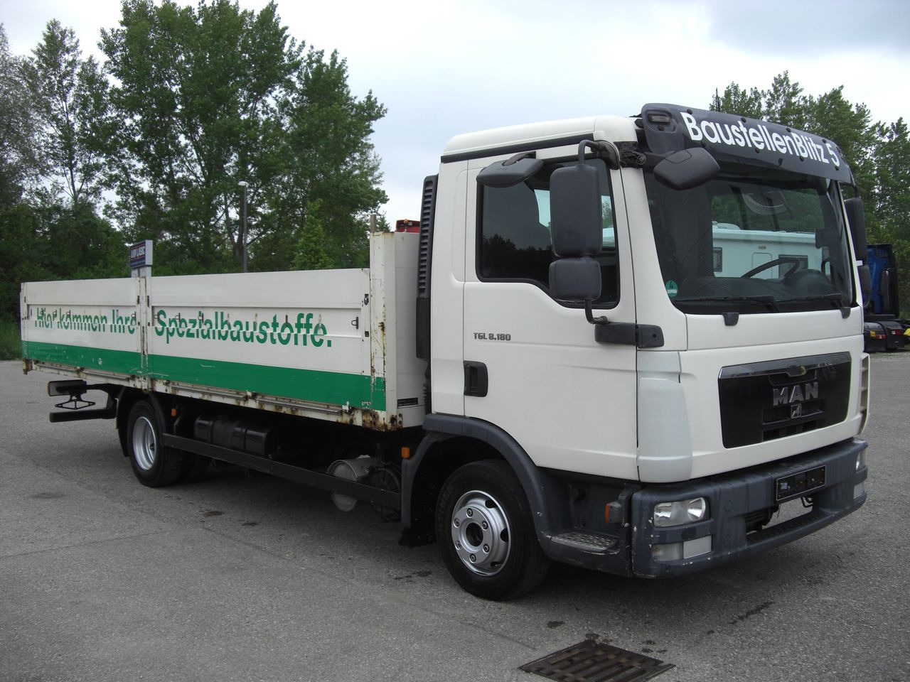 MAN 8180L - Vrachtwagen met open laadbak: afbeelding 2 MAN 8180L - Vrachtwagen met open laadbak: afbeelding 2