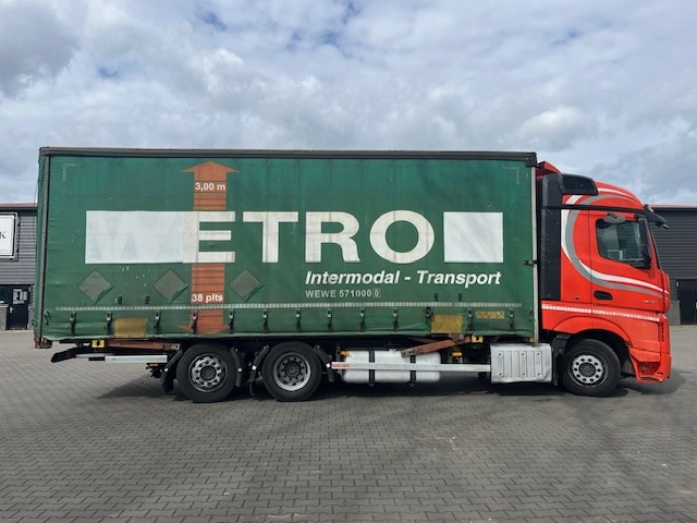 Mercedes Benz Actros 2642 6x2 Mega BDF met zeilbak - Schuifzeilen vrachtwagen: afbeelding 5 Mercedes Benz Actros 2642 6x2 Mega BDF met zeilbak - Schuifzeilen vrachtwagen: afbeelding 5