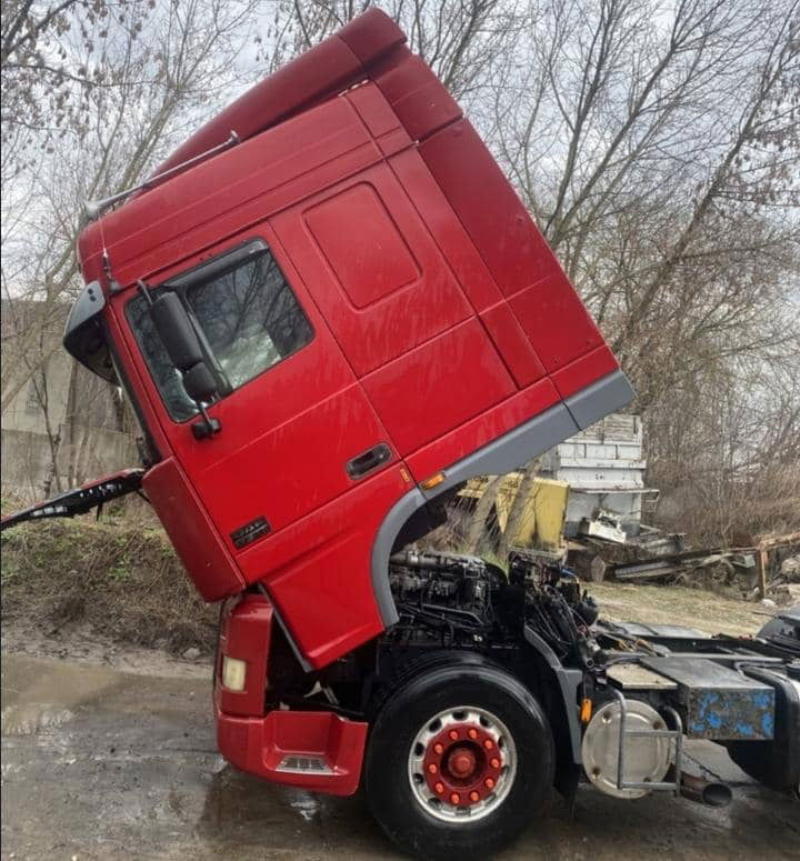 DAF XF 95.430 Tractor head 4x2 - Trekker: afbeelding 2 DAF XF 95.430 Tractor head 4x2 - Trekker: afbeelding 2