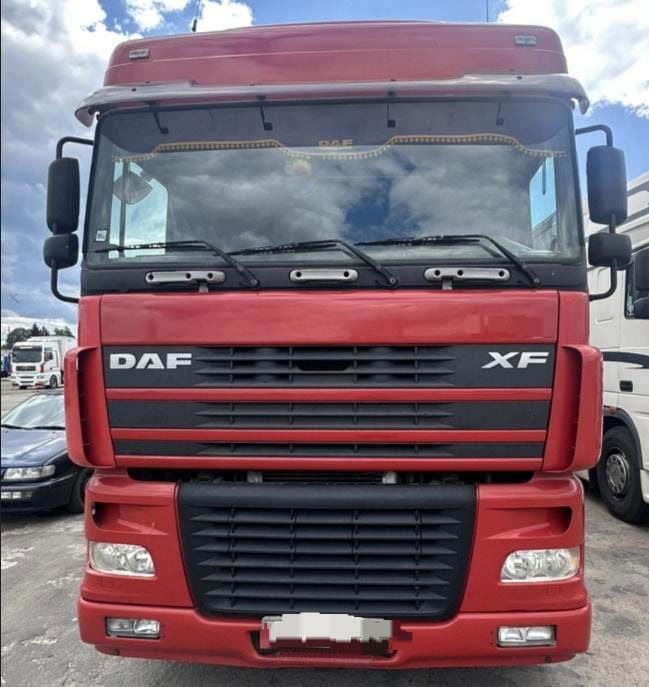 DAF XF 95 Tractor unit - Trekker: afbeelding 2 DAF XF 95 Tractor unit - Trekker: afbeelding 2