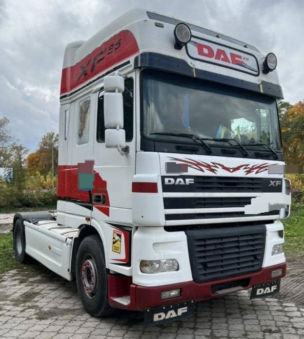 DAF XF 95 Tractor unit - Trekker: afbeelding 3 DAF XF 95 Tractor unit - Trekker: afbeelding 3