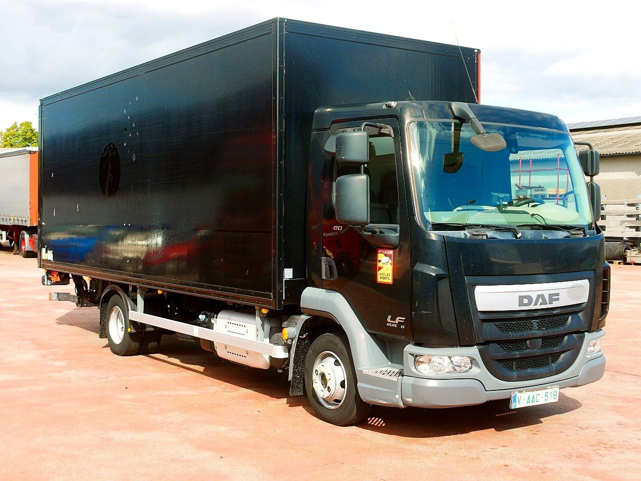 DAF LF FA 180 MEUBEL KOFFER LBW LUFT FEDERUNG AIRCO - Bakwagen: afbeelding 2 DAF LF FA 180 MEUBEL KOFFER LBW LUFT FEDERUNG AIRCO - Bakwagen: afbeelding 2