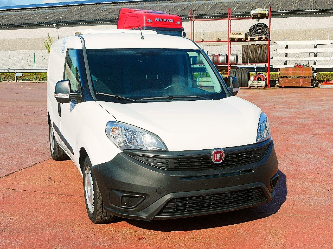 Fiat DOBLO 1.4 KUHLKASTENWAGEN CARRIER NEOS -20c E6 - Koelwagen: afbeelding 1 Fiat DOBLO 1.4 KUHLKASTENWAGEN CARRIER NEOS -20c E6 - Koelwagen: afbeelding 1