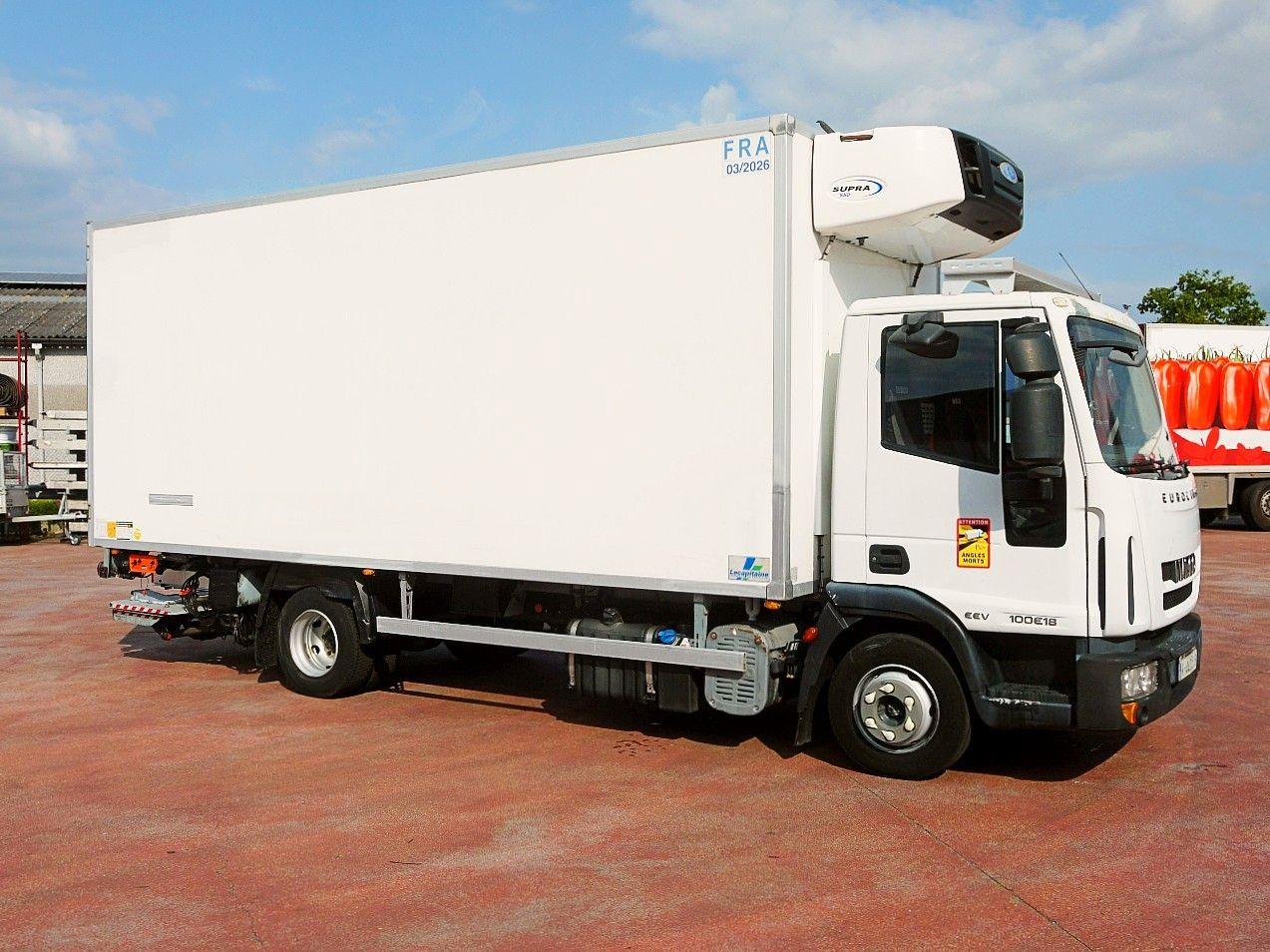 Iveco 100E18 EUROCARGO KUHLKOFFER CARRIER SUPRA 175tkm Iveco 100E18 EUROCARGO KUHLKOFFER CARRIER SUPRA 175tkm - Koelwagen vrachtwagen: afbeelding 3 Iveco 100E18 EUROCARGO KUHLKOFFER CARRIER SUPRA 175tkm Iveco 100E18 EUROCARGO KUHLKOFFER CARRIER SUPRA 175tkm - Koelwagen vrachtwagen: afbeelding 3