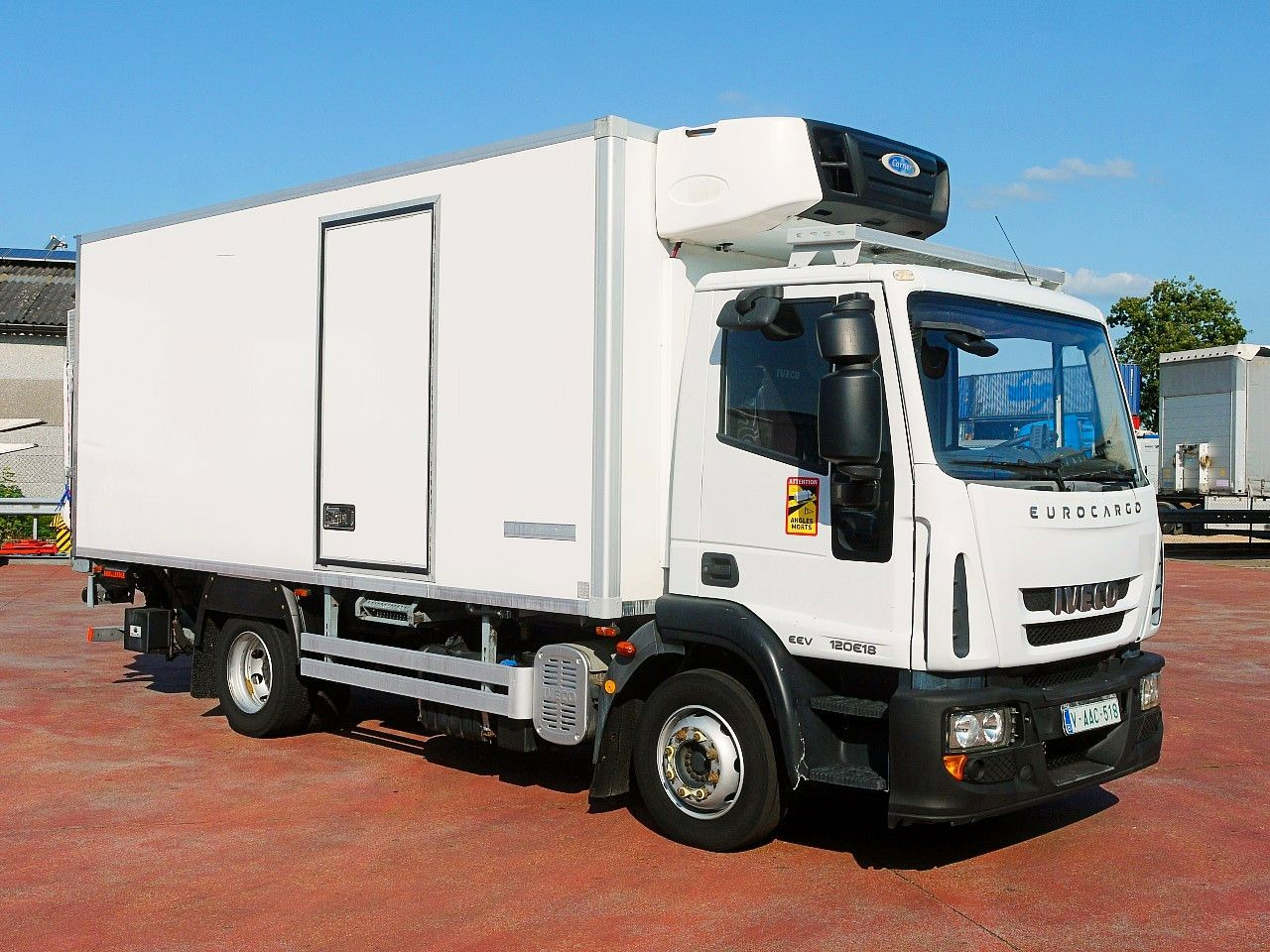 Iveco 120E18 EUROCARGO KUHLKOFFER CARRIER SUPRA 550 - Koelwagen vrachtwagen: afbeelding 2 Iveco 120E18 EUROCARGO KUHLKOFFER CARRIER SUPRA 550 - Koelwagen vrachtwagen: afbeelding 2