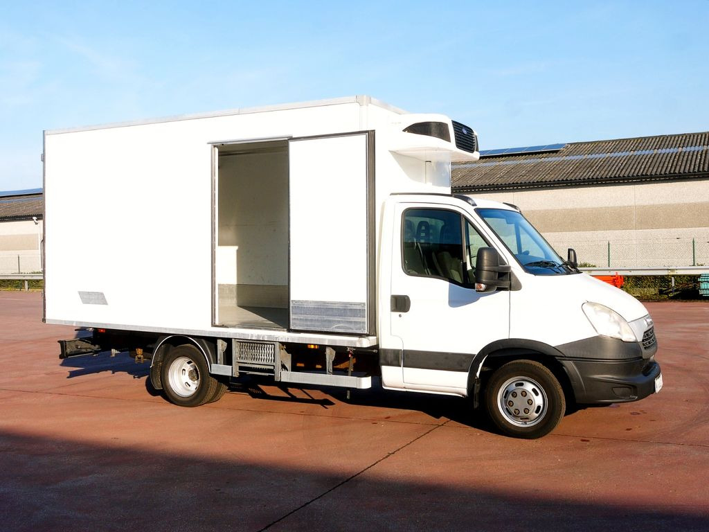 Iveco 35C13 DAILY KUHLKOFFER 4.4m CARIER PULSOR 600 MT - Koelwagen: afbeelding 4 Iveco 35C13 DAILY KUHLKOFFER 4.4m CARIER PULSOR 600 MT - Koelwagen: afbeelding 4