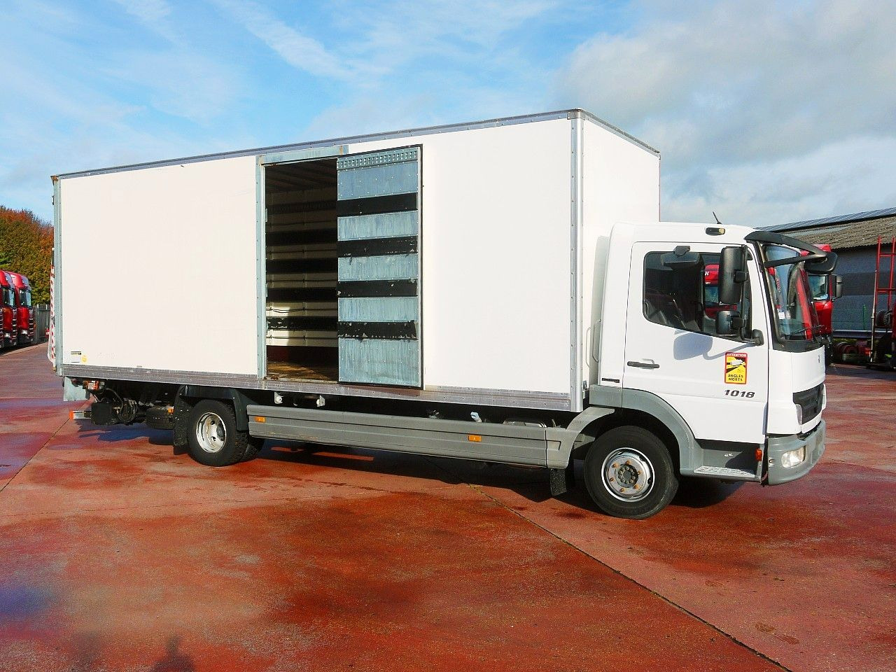 Mercedes-Benz 1018 ATEGO MEUBEL KOFFER A/C LBW LUFT 112tkm - Bakwagen: afbeelding 3 Mercedes-Benz 1018 ATEGO MEUBEL KOFFER A/C LBW LUFT 112tkm - Bakwagen: afbeelding 3