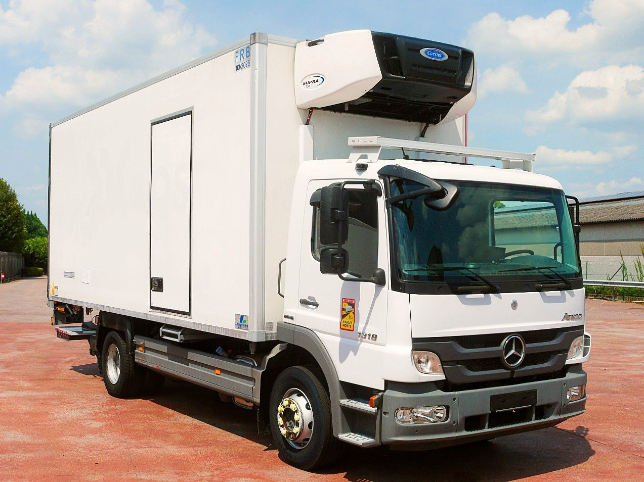 Mercedes-Benz 1318 ATEGO FLEISH KUHLKOFFER CARRIER SUPRA 750 - Koelwagen vrachtwagen: afbeelding 2 Mercedes-Benz 1318 ATEGO FLEISH KUHLKOFFER CARRIER SUPRA 750 - Koelwagen vrachtwagen: afbeelding 2