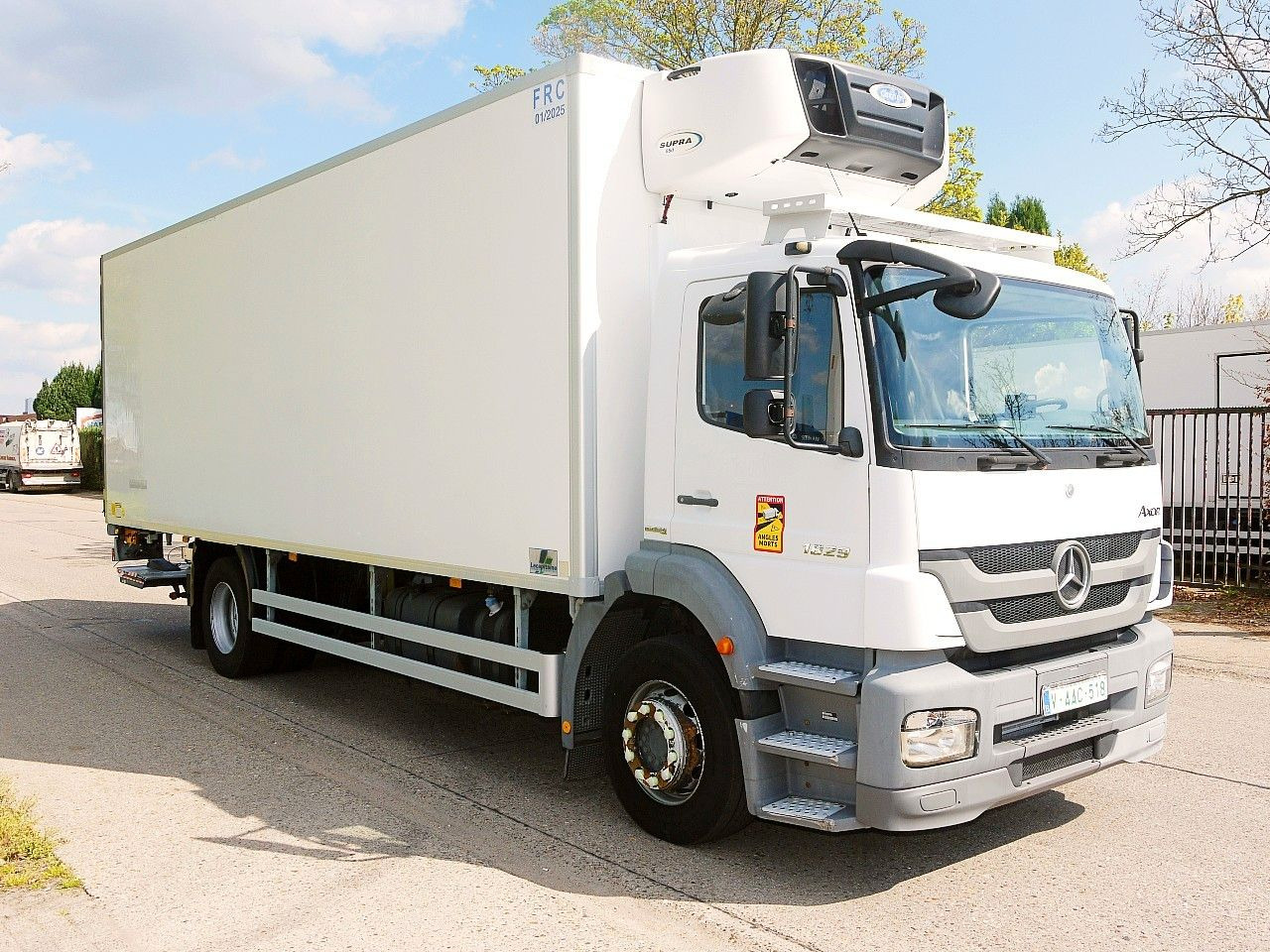 Mercedes-Benz 1829 AXOR FLEISHBAHNEN KUHKOFFER CARRIER SUPRA - Koelwagen vrachtwagen, Kraanwagen: afbeelding 3 Mercedes-Benz 1829 AXOR FLEISHBAHNEN KUHKOFFER CARRIER SUPRA - Koelwagen vrachtwagen, Kraanwagen: afbeelding 3