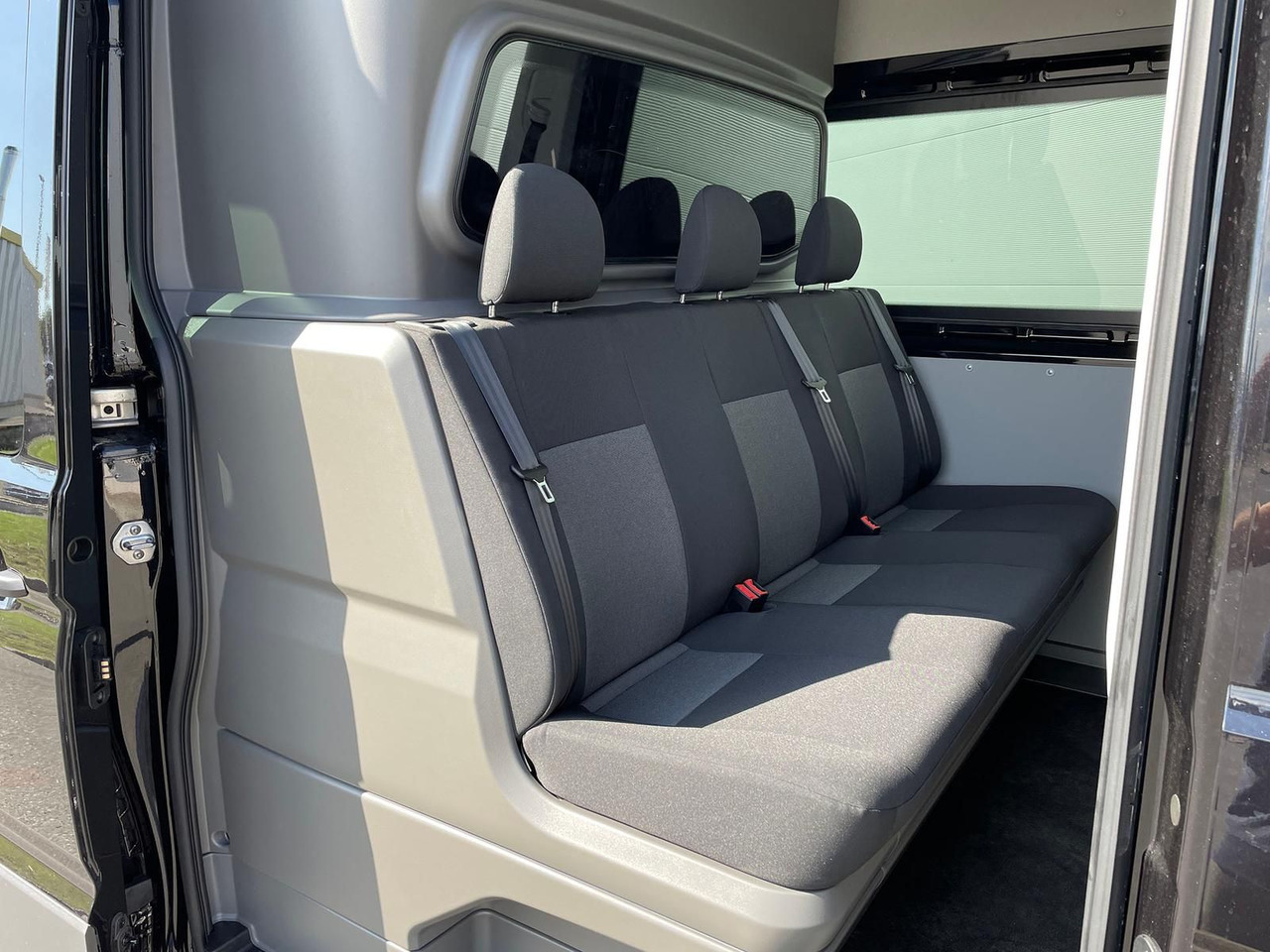 Volkswagen Crafter 35 Kasten PLUS L4H3 6SITZE MIXTO NAV AHK - Gesloten bestelwagen, Bestelwagen met dubbele cabine: afbeelding 2 Volkswagen Crafter 35 Kasten PLUS L4H3 6SITZE MIXTO NAV AHK - Gesloten bestelwagen, Bestelwagen met dubbele cabine: afbeelding 2