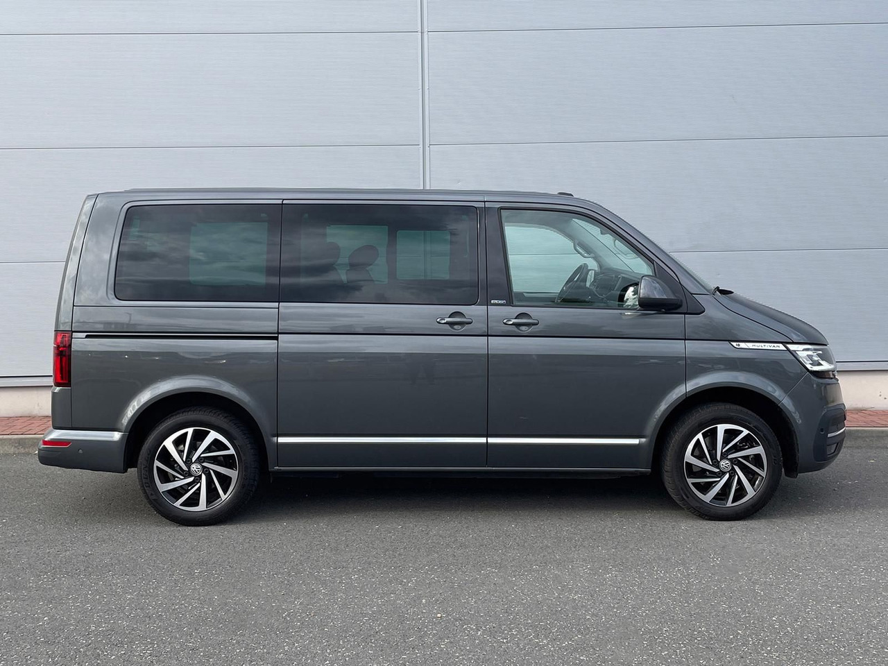 Volkswagen T6.1 Multivan Comfortline 4M ACC KAMERA SITZHZ - Minibus, Personenvervoer: afbeelding 5 Volkswagen T6.1 Multivan Comfortline 4M ACC KAMERA SITZHZ - Minibus, Personenvervoer: afbeelding 5