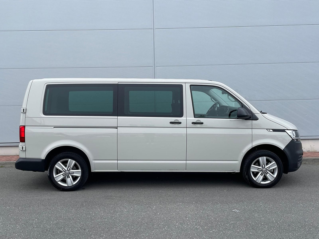 Volkswagen T6.1 Transporter 2.0 TDI lang 4MOTION SITZHZ NAV - Gesloten bestelwagen: afbeelding 5 Volkswagen T6.1 Transporter 2.0 TDI lang 4MOTION SITZHZ NAV - Gesloten bestelwagen: afbeelding 5