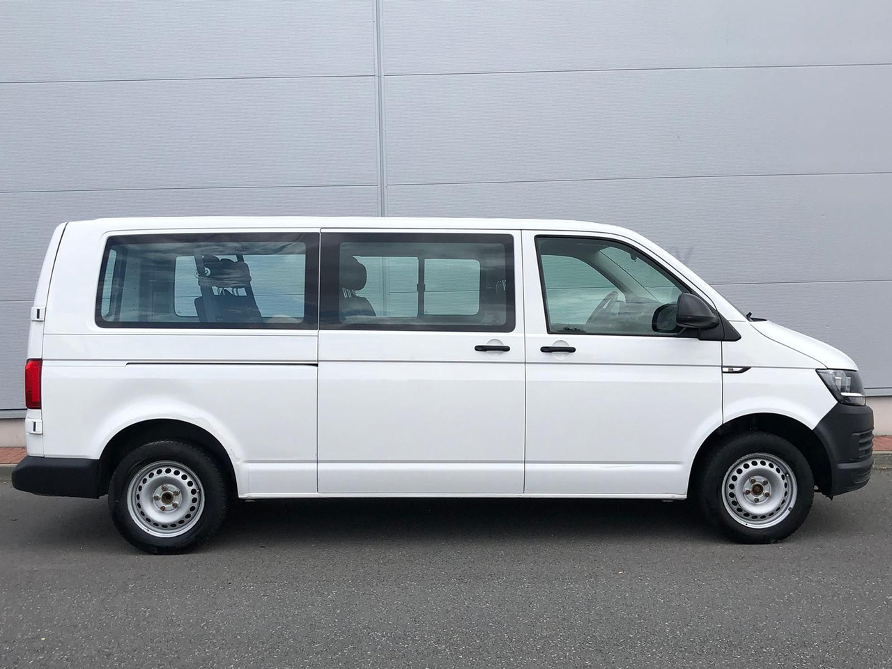 Volkswagen T6 Transporter 2.0 TDI Kombi lang 9-SITZE TEMP - Personenwagen: afbeelding 5 Volkswagen T6 Transporter 2.0 TDI Kombi lang 9-SITZE TEMP - Personenwagen: afbeelding 5