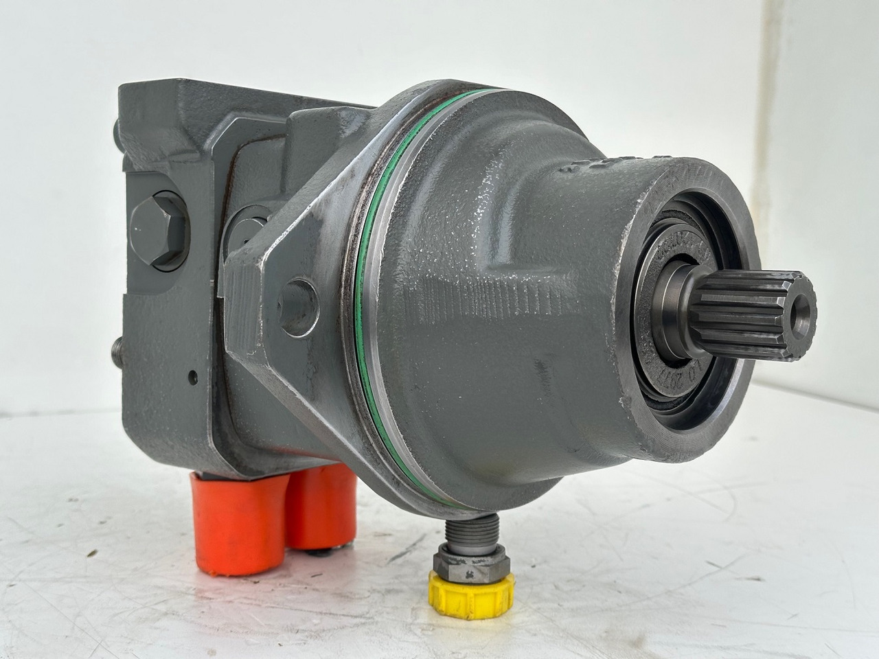 LIEBHERR Original Hydraulikeinbaumotor AT-FMF045. ID-Nr.9075181 – ID-Nr.10125043A. A309, A311, A312, A314, A316, A900, A904, A918, R313, R317, R900, R904. #A18.12.90158# - Hydromotor voor Graafmachine: afbeelding 4 LIEBHERR Original Hydraulikeinbaumotor AT-FMF045. ID-Nr.9075181 – ID-Nr.10125043A. A309, A311, A312, A314, A316, A900, A904, A918, R313, R317, R900, R904. #A18.12.90158# - Hydromotor voor Graafmachine: afbeelding 4