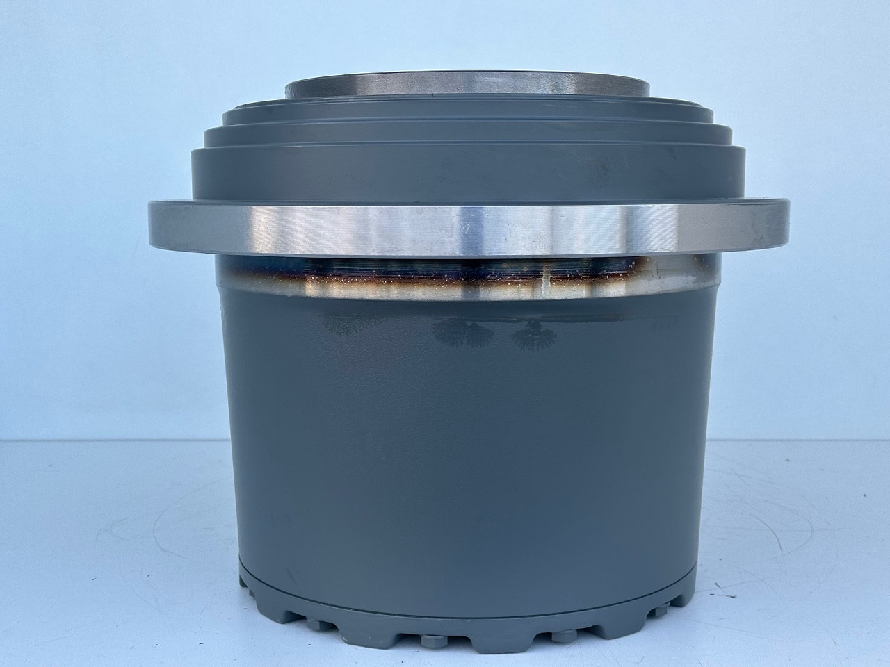 LIEBHERR Original Liebherr Fahrantrieb Typ:LPI0700 30S 0002 00 mit ID-Nr.12891035 – ID-Nr.12977341. R922-1487, R924-1677, R926 K-LC-1827, R926-1715. #12891035.545-01664# - Eindaandrijving voor Rupsgraafmachine: afbeelding 2 LIEBHERR Original Liebherr Fahrantrieb Typ:LPI0700 30S 0002 00 mit ID-Nr.12891035 – ID-Nr.12977341. R922-1487, R924-1677, R926 K-LC-1827, R926-1715. #12891035.545-01664# - Eindaandrijving voor Rupsgraafmachine: afbeelding 2