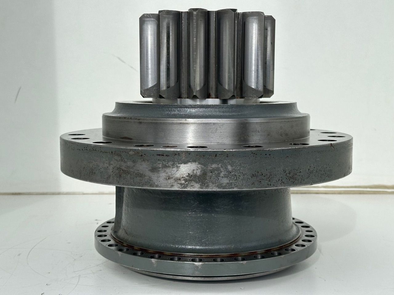 Liebherr Abtriebswellengehäuse ID-Nr.90013701 mit Abtriebswelle ID-Nr.90214087.    SAT275A290.  R922 LC-1486. R924 LC-1487.  #0556#0579# - Zwenkmotor voor Bouwmachine: afbeelding 4 Liebherr Abtriebswellengehäuse ID-Nr.90013701 mit Abtriebswelle ID-Nr.90214087.    SAT275A290.  R922 LC-1486. R924 LC-1487.  #0556#0579# - Zwenkmotor voor Bouwmachine: afbeelding 4