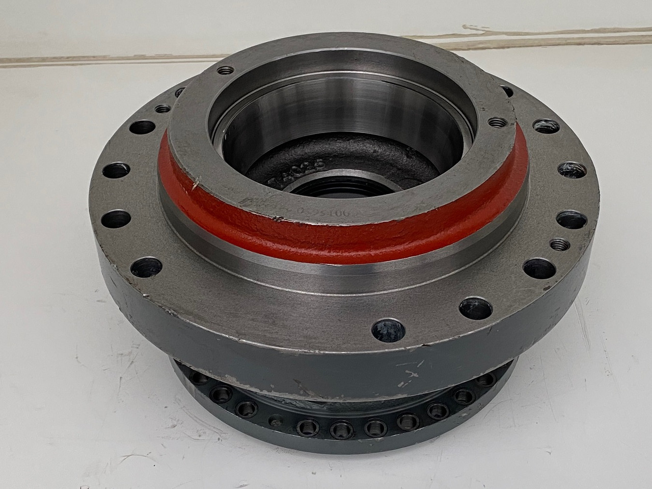 Liebherr Abtriebswellengehäuse ID-Nr.90015650 and Kegelrollenlager ID-Nr.761008503. - Zwenkmotor voor Rupsgraafmachine: afbeelding 5 Liebherr Abtriebswellengehäuse ID-Nr.90015650 and Kegelrollenlager ID-Nr.761008503. - Zwenkmotor voor Rupsgraafmachine: afbeelding 5