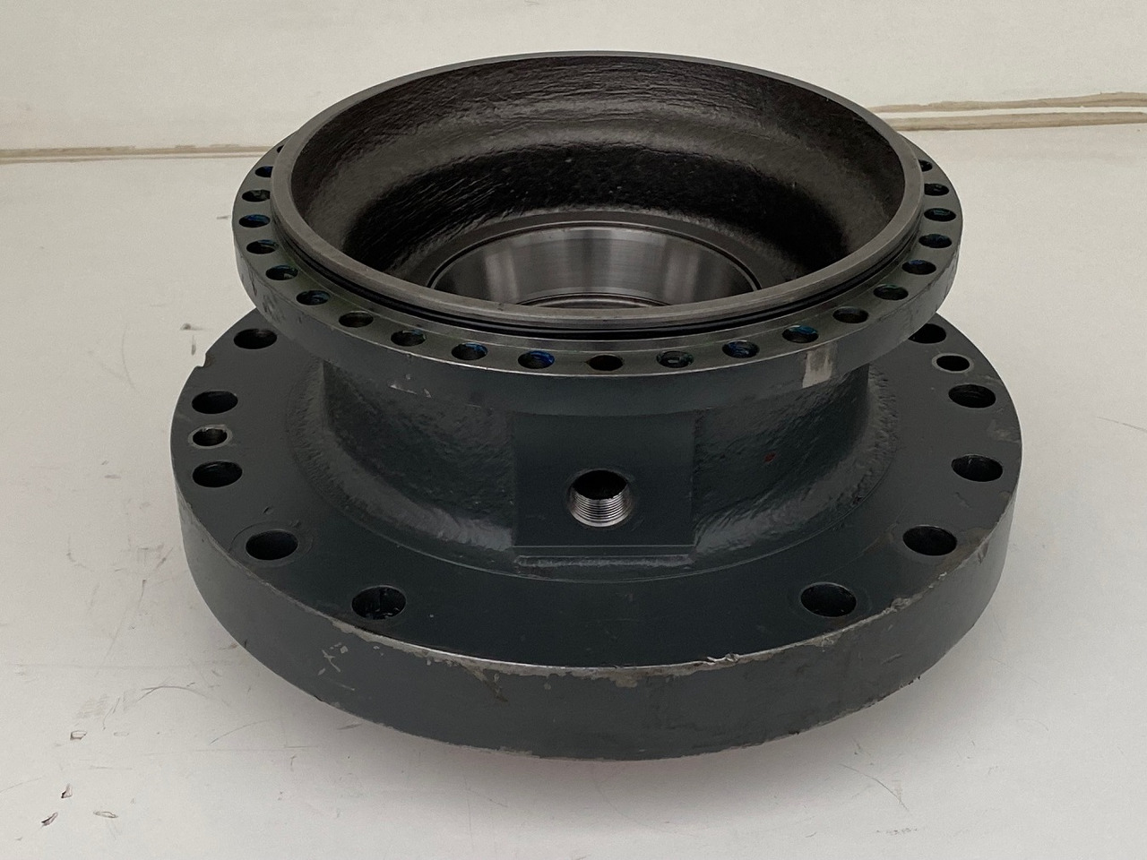 Liebherr Abtriebswellengehäuse ID-Nr.90015650 and Kegelrollenlager ID-Nr.761008503. - Zwenkmotor voor Rupsgraafmachine: afbeelding 2 Liebherr Abtriebswellengehäuse ID-Nr.90015650 and Kegelrollenlager ID-Nr.761008503. - Zwenkmotor voor Rupsgraafmachine: afbeelding 2