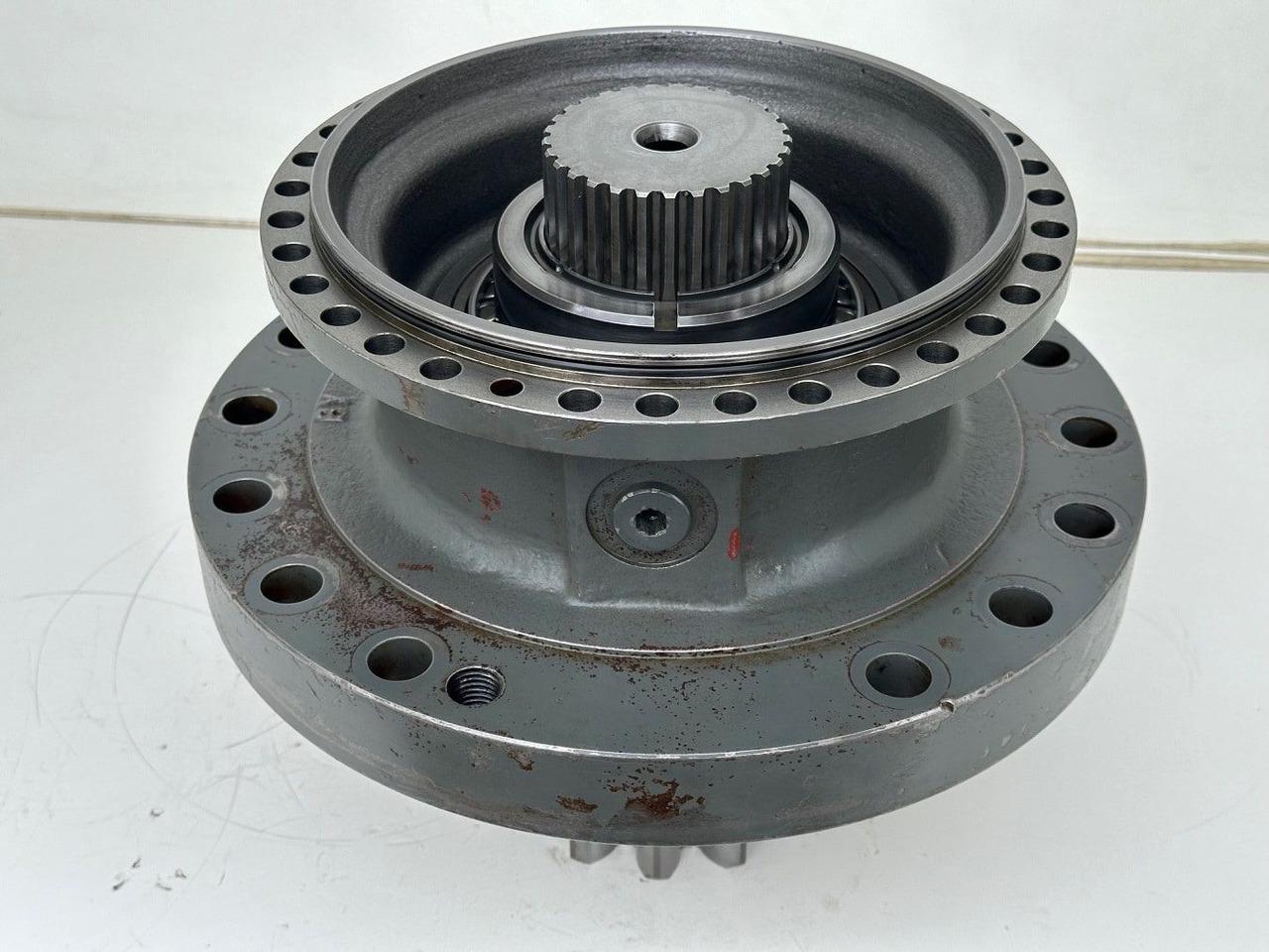 Liebherr Abtriebswellengehäuse ID-Nr.90018934 mit Abtriebswelle ID-Nr.90204999. SAT275/260 - SAT275/261 - SAT275/266 - SAT275/289.  #08851#01696# - Zwenkmotor voor Bouwmachine: afbeelding 3 Liebherr Abtriebswellengehäuse ID-Nr.90018934 mit Abtriebswelle ID-Nr.90204999. SAT275/260 - SAT275/261 - SAT275/266 - SAT275/289.  #08851#01696# - Zwenkmotor voor Bouwmachine: afbeelding 3