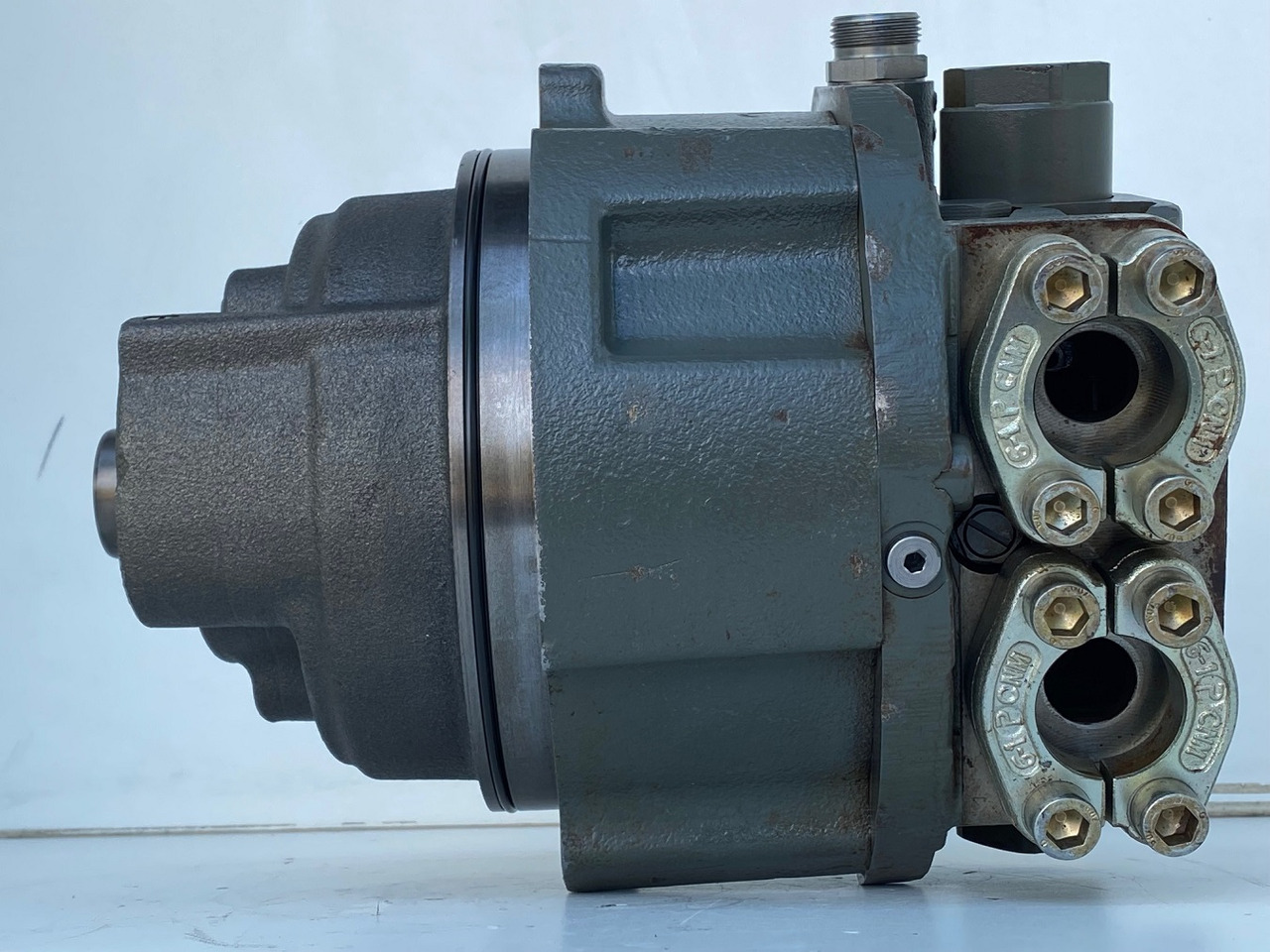 Liebherr Hydraulikeinbaumotor CMVE O 108. ID-Nr.10118562 - ID-Nr.10132610 - ID-Nr.10129048. LOS1916, LOS916, LOS926, R906, R916, R918, R920, R922, R924, R926COMP, R926, R936. #27979# - Hydromotor voor Rupsgraafmachine: afbeelding 3 Liebherr Hydraulikeinbaumotor CMVE O 108. ID-Nr.10118562 - ID-Nr.10132610 - ID-Nr.10129048. LOS1916, LOS916, LOS926, R906, R916, R918, R920, R922, R924, R926COMP, R926, R936. #27979# - Hydromotor voor Rupsgraafmachine: afbeelding 3