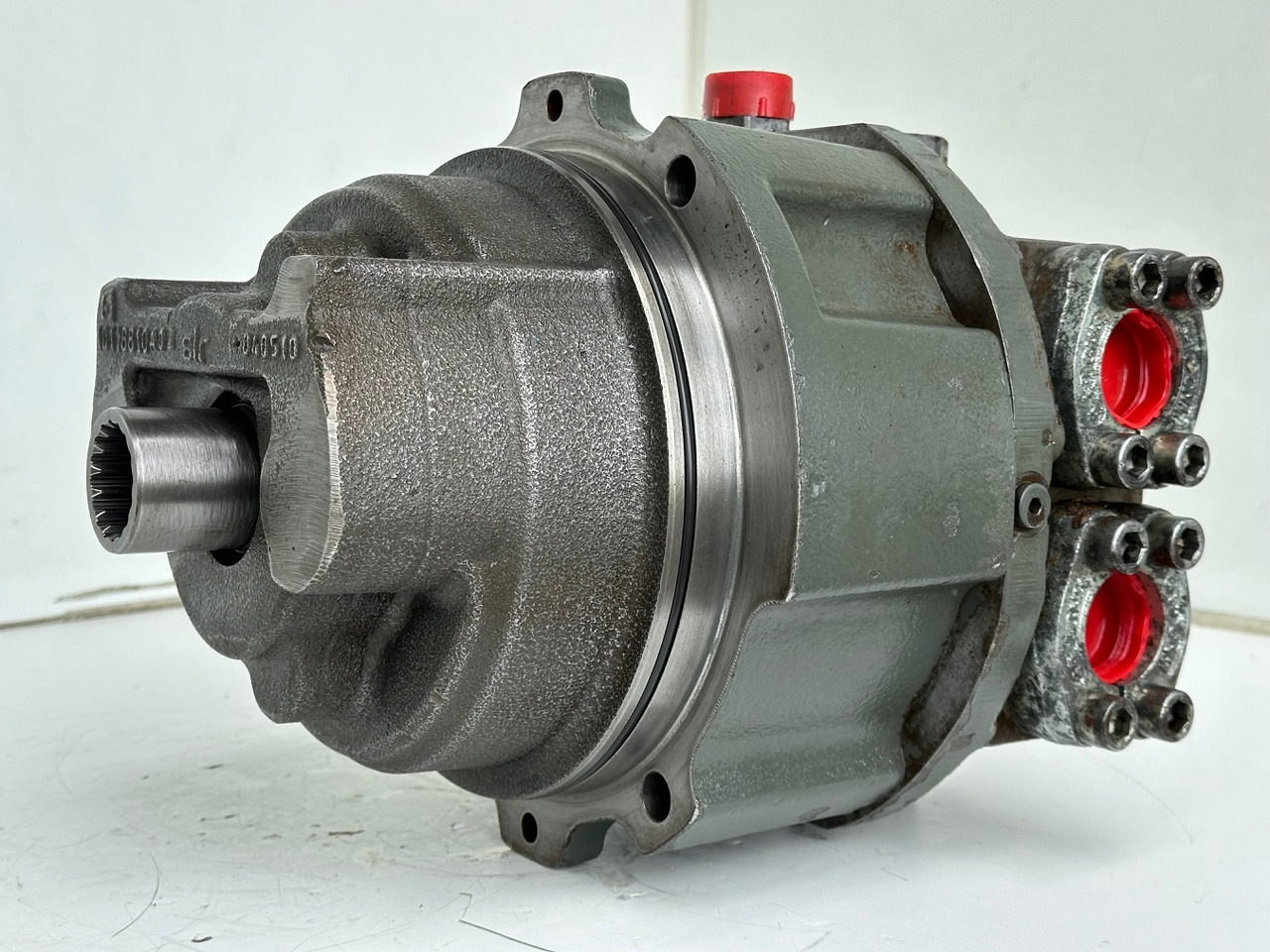 Liebherr Hydraulikeinbaumotor CMVE O 108. ID-Nr.10118562 - ID-Nr.10132610 - ID-Nr.10129048. LOS1916, LOS916, LOS926, R906, R916, R918, R920, R922, R924, R926COMP, R926, R936. #28313# - Hydromotor voor Bouwmachine: afbeelding 2 Liebherr Hydraulikeinbaumotor CMVE O 108. ID-Nr.10118562 - ID-Nr.10132610 - ID-Nr.10129048. LOS1916, LOS916, LOS926, R906, R916, R918, R920, R922, R924, R926COMP, R926, R936. #28313# - Hydromotor voor Bouwmachine: afbeelding 2