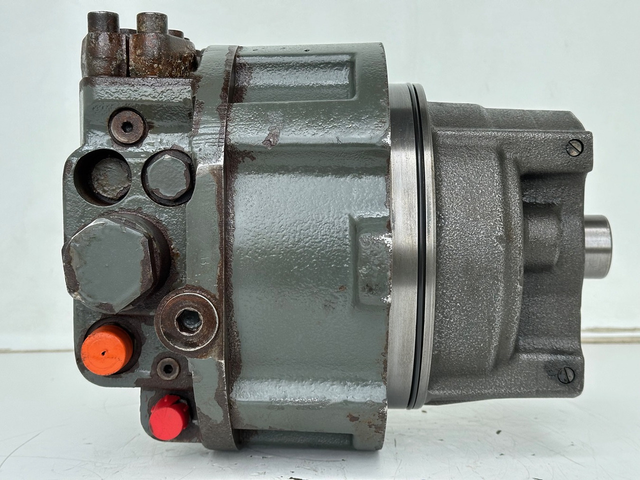 Liebherr Hydraulikeinbaumotor CMVE O 108. ID-Nr.10118562 - ID-Nr.10132610 - ID-Nr.10129048. LOS1916, LOS916, LOS926, R906, R916, R918, R920, R922, R924, R926COMP, R926, R936. #28314# - Hydromotor voor Bouwmachine: afbeelding 3 Liebherr Hydraulikeinbaumotor CMVE O 108. ID-Nr.10118562 - ID-Nr.10132610 - ID-Nr.10129048. LOS1916, LOS916, LOS926, R906, R916, R918, R920, R922, R924, R926COMP, R926, R936. #28314# - Hydromotor voor Bouwmachine: afbeelding 3
