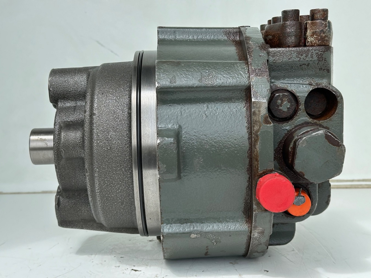 Liebherr Hydraulikeinbaumotor CMVE O 108. ID-Nr.10118562 - ID-Nr.10132610 - ID-Nr.10129048. LOS1916, LOS916, LOS926, R906, R916, R918, R920, R922, R924, R926COMP, R926, R936. #28314# - Hydromotor voor Bouwmachine: afbeelding 4 Liebherr Hydraulikeinbaumotor CMVE O 108. ID-Nr.10118562 - ID-Nr.10132610 - ID-Nr.10129048. LOS1916, LOS916, LOS926, R906, R916, R918, R920, R922, R924, R926COMP, R926, R936. #28314# - Hydromotor voor Bouwmachine: afbeelding 4