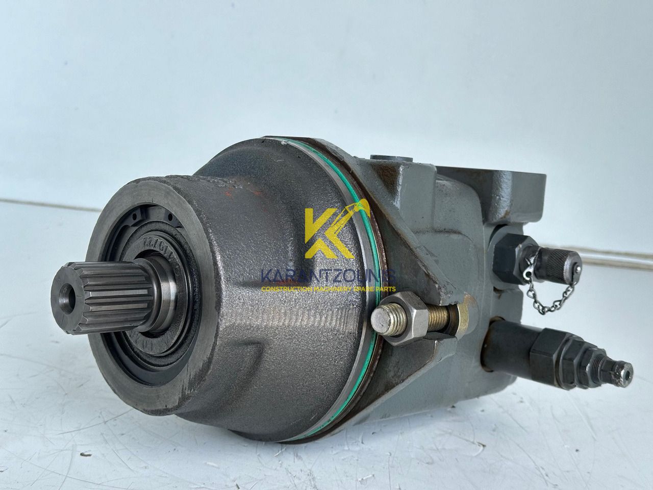 Liebherr Hydraulikeinbaumotor Typ:FMF058, ID-Nr.10122576 - ID-Nr.10145827 - ID-Nr.11371069. LOS1906, P924 COMP , R906, R906 PROTO, R916, R922, R924, R924 COMP, R926 COMP, R926 K LC. #39780# - Hydromotor voor Graafmachine: afbeelding 1 Liebherr Hydraulikeinbaumotor Typ:FMF058, ID-Nr.10122576 - ID-Nr.10145827 - ID-Nr.11371069. LOS1906, P924 COMP , R906, R906 PROTO, R916, R922, R924, R924 COMP, R926 COMP, R926 K LC. #39780# - Hydromotor voor Graafmachine: afbeelding 1