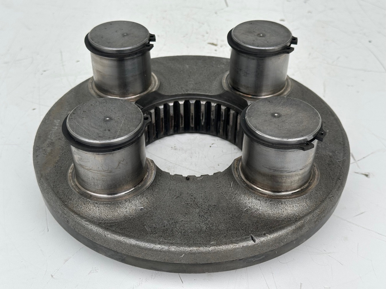 Liebherr Planetenträger ID-Nr.90006540. SAT300/271, SAT300/282, SAT300/288, SAT300/295. LH40, LH50, R936,R950 T, R960 T. #90006540.L6.675# - Zwenkmotor voor Bouwmachine: afbeelding 1 Liebherr Planetenträger ID-Nr.90006540. SAT300/271, SAT300/282, SAT300/288, SAT300/295. LH40, LH50, R936,R950 T, R960 T. #90006540.L6.675# - Zwenkmotor voor Bouwmachine: afbeelding 1