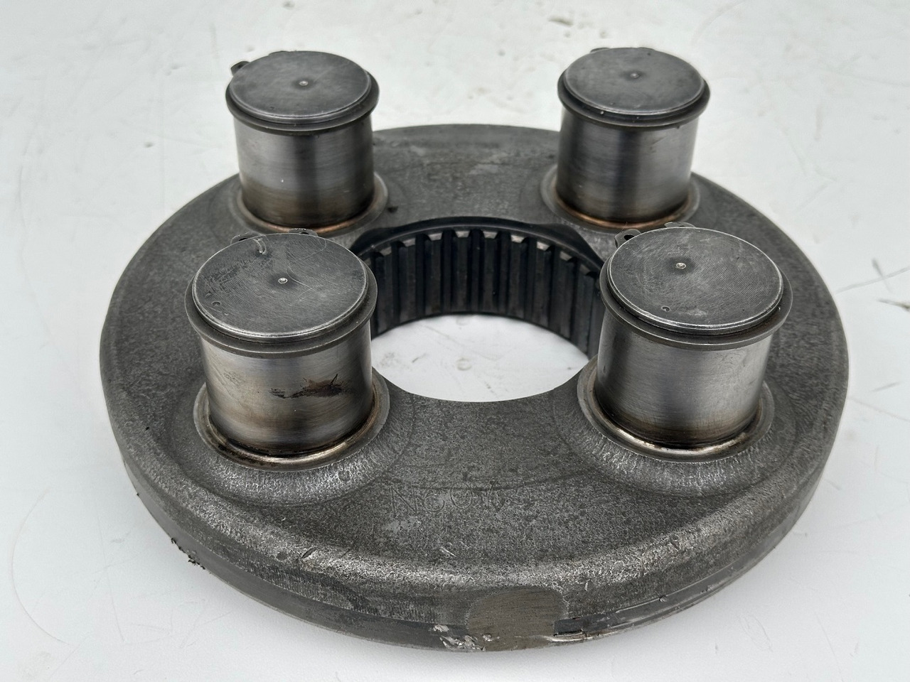 Liebherr Planetenträger ID-Nr.944306303 - ID-Nr.9443063.  A924, A934, LH30, LH35, R906, R916, R922, R924, R926, R932, R934, R944.  #944306303.C7.2906# - Zwenkmotor voor Bouwmachine: afbeelding 1 Liebherr Planetenträger ID-Nr.944306303 - ID-Nr.9443063.  A924, A934, LH30, LH35, R906, R916, R922, R924, R926, R932, R934, R944.  #944306303.C7.2906# - Zwenkmotor voor Bouwmachine: afbeelding 1