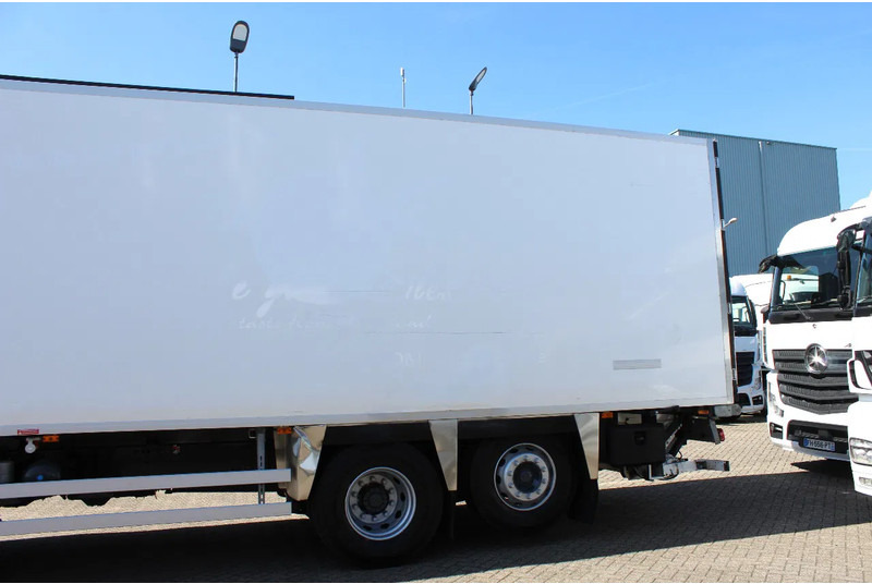 Renault Premium 310 * EURO5 * CARRIER SUPRA 850 * 6X2 * MANUAUL * - Koelwagen vrachtwagen: afbeelding 5 Renault Premium 310 * EURO5 * CARRIER SUPRA 850 * 6X2 * MANUAUL * - Koelwagen vrachtwagen: afbeelding 5