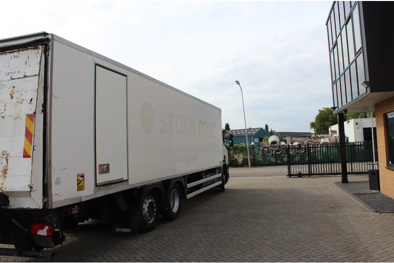 Scania P320 * EURO5 * 6X2 * CARRIER SUPRA 750 * MANUAL * - Koelwagen vrachtwagen: afbeelding 4 Scania P320 * EURO5 * 6X2 * CARRIER SUPRA 750 * MANUAL * - Koelwagen vrachtwagen: afbeelding 4