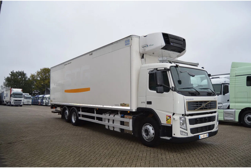 Volvo FM 370 * EURO5 * CARRIER SUPRA 950 SILENT * 6X2 * - Koelwagen vrachtwagen: afbeelding 4 Volvo FM 370 * EURO5 * CARRIER SUPRA 950 SILENT * 6X2 * - Koelwagen vrachtwagen: afbeelding 4